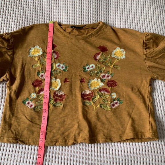 ✨ Blu Pepper Embroidered Puff Sleeve Sweater Top M - Picture 8 of 8